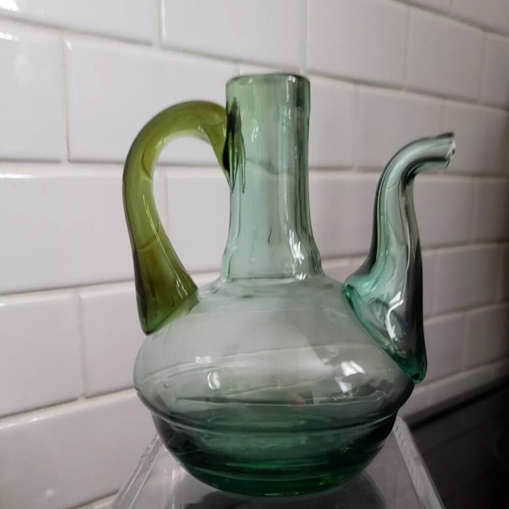 🎉Host Pick🎉 Vintage Handblown Two-tone Green Glass Cruet Mini Pitcher Handle - Picture 2 of 8